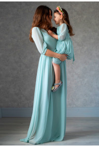 Ніжні сукні мама та донька